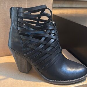 Fergalicious By Fergie Black WEEVER WICKET Zip Ankle Boots Block Heels 8M
